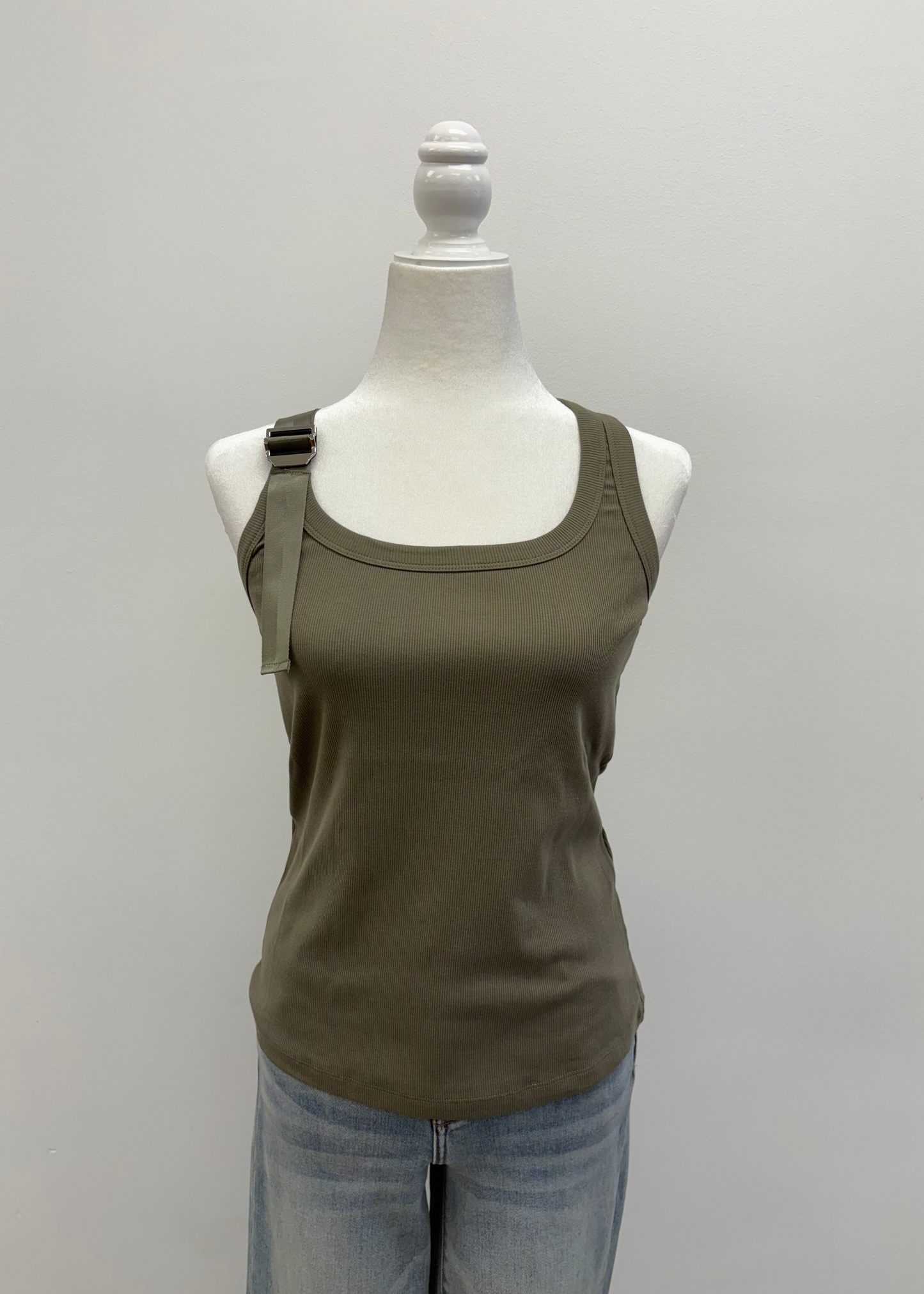 Buckle Tank